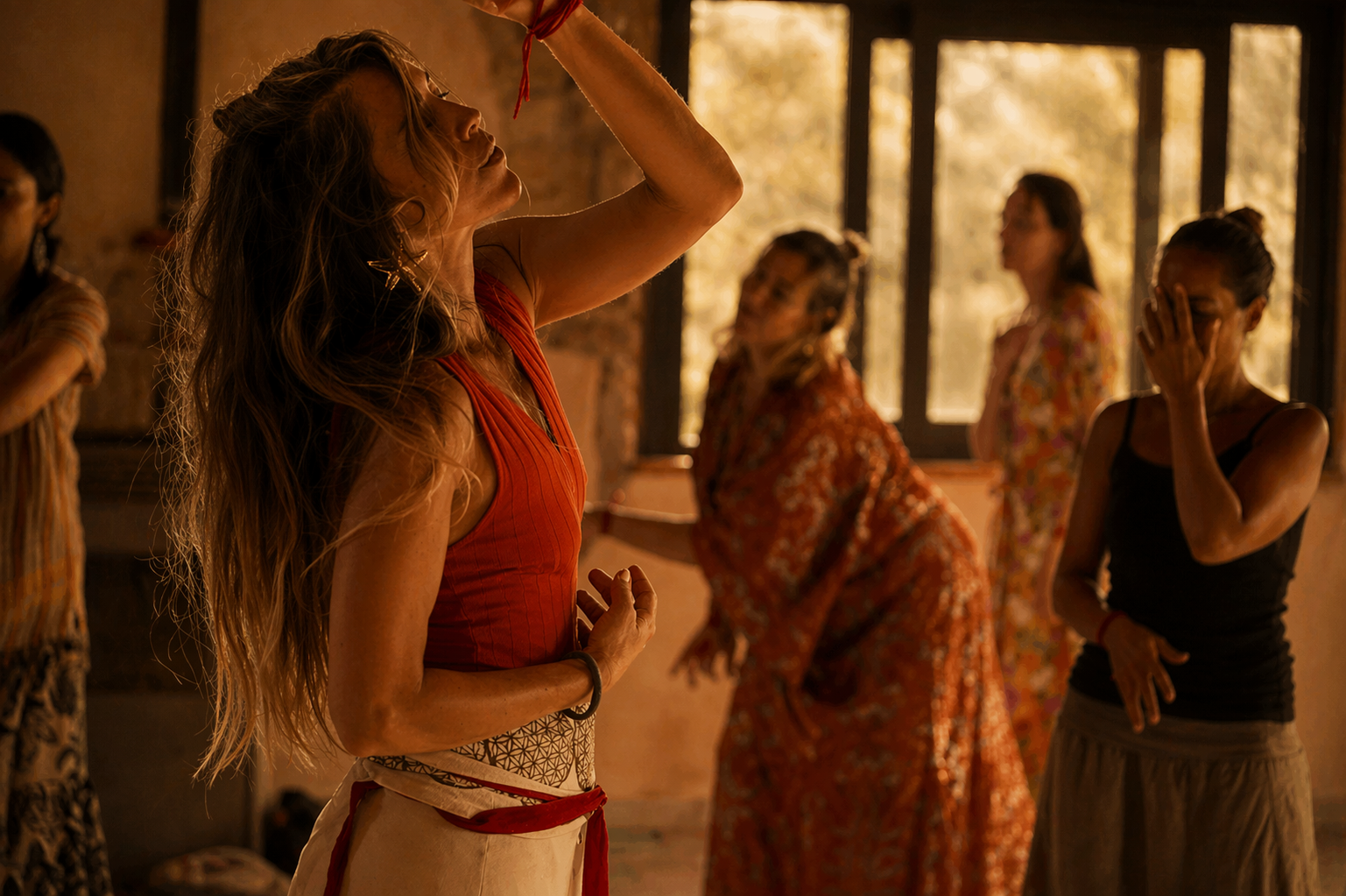 Mujeres practicando Danza Útera en círculo